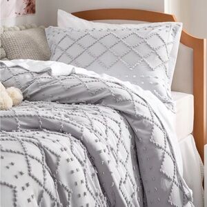 Bedsure Light Gray Diamond Tufted Comforter